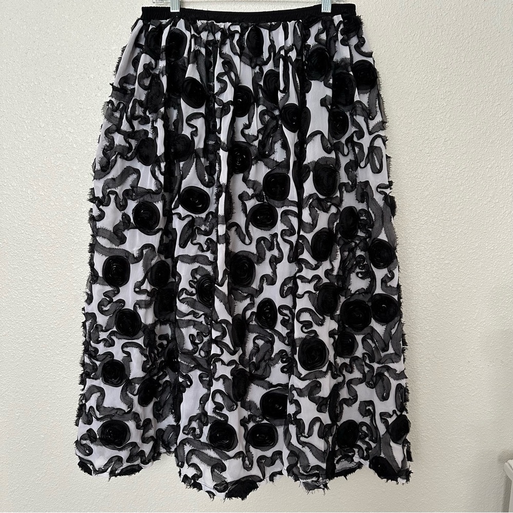 Size 8-1X handmade Elegant Black and White Rosette Floral Skirt